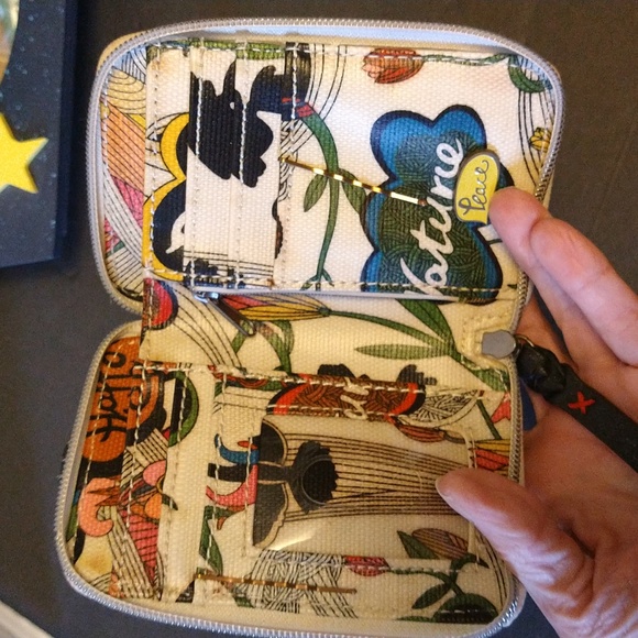 GUC. Sakroots wristlet/wallet. - Picture 5 of 12